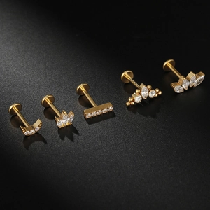 Parure de piercings labret lune en titane G23 avec zircons et finition dorée