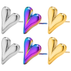Macro detail of heart-shaped 304 stainless steel earrings in gold, silver, and rainbow colors