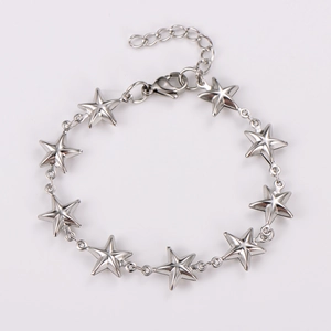 Detailed view of the vintage star bracelet with ten silver stars and lobster clasp