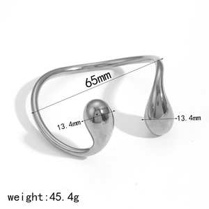 Detailed dimensions of silver teardrop bangle with 65mm diameter and 45.4g weight