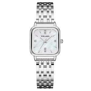 Montre carrée élégante pour femme en argent avec cadran en nacre et index en cristal