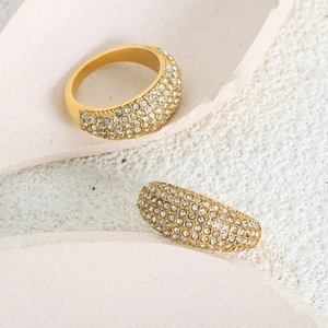 Luxurious gold-plated titanium steel ring pavé-set with sparkling crystals on a stone tray