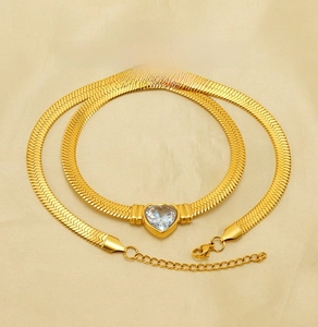 Close-up of 18K gold plated heart zircon necklace with lobster clasp and chain details