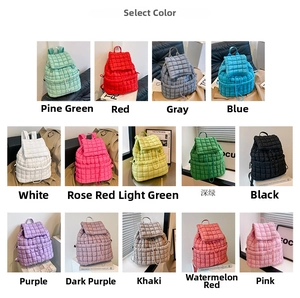 Selezione di zaini trapuntati in 14 colori tra cui verde, rosa e nero classico