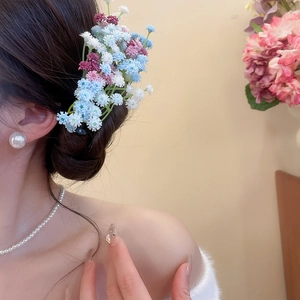 Detail of elegant acrylic flower cluster hair clip featuring blue and purple petals