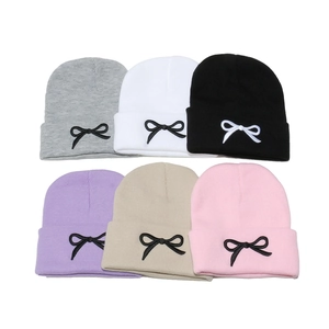 Bonnet En Maille Acrylique Chaud Hiver Extérieur Nœud Brodé Doux Élégant Coiffure Pour Femmes Filles