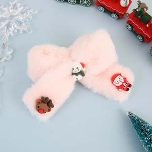 Details von rosa Plüsch-Haarklammern mit Weihnachtsmann, Schneemann und Rentier Motiven