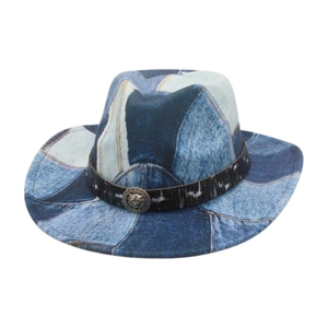 Chapeau de cowboy vintage en patchwork de denim bleu avec emblème de lion en métal argenté