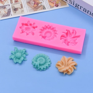Moule en silicone rose avec trois motifs floraux pour la pâtisserie DIY et l'artisanat