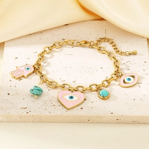 Goldenes Gliederkettenarmband mit rosa Emaille-Anhängern und Türkis-Edelsteinen