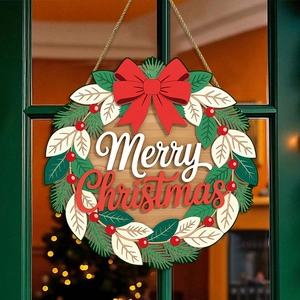 Ghirlanda natalizia in legno con fiocco rosso, aghi di pino e bacche festive