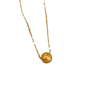 Collier en acier titane doré avec un pendentif rond en ambre translucide poli