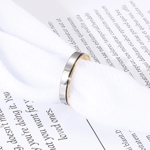 Bague bicolore en acier titane plaqué or 18 carats avec zircone sur ruban blanc