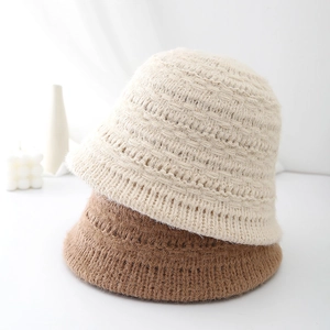 Winter-Strickhut für Damen in Beige und Braun mit warmer Wolle im Fischerhut-Stil