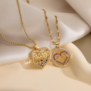Collier Pendentif Cœur en Cuivre Plaqué Or 18K Zirconia pour Femmes Ras du Cou Personnalisé Lettre MOM MAMA Cadeau Fête des Mères Bijoux