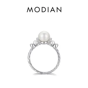 Elegant S925 sterling silver pearl ring featuring a twisted band and three white pearls