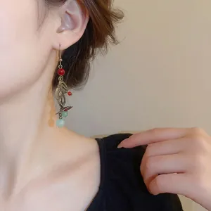 Boucles d'oreilles fleurs ethniques rétro avec métal bronze et perles rouges