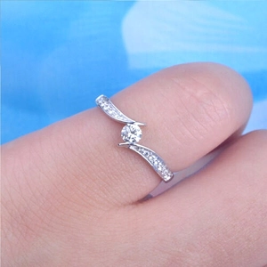 Elegant silver twisted band ring with round brilliant cut center stone in four-prong setting