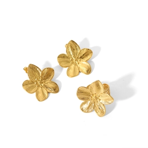 Vintage-Schmuckset aus goldenem Edelstahl mit Blumenmuster, Ring und Ohrringe