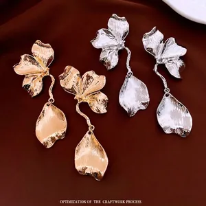 Boucles Oreilles Pendantes Élégantes Pétales Fleur Alliage Avec Tige En Acier Texture Métal Brossé Bijoux Déclaration
