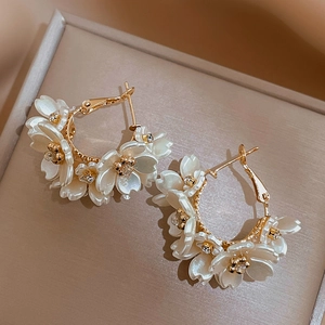 Elegant Flower C-Shaped Hoop Earrings With Acrylic Petals Rhinestones And 925 Sterling Silver Earring Post For Women