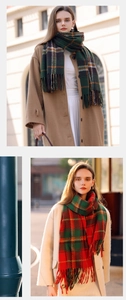 Détails d'écharpes à carreaux doux avec franges en motifs festifs rouge et vert d'hiver