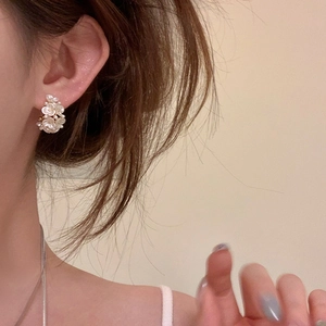 Elegant white floral cluster C-shape earrings for women, stylish and romantic design