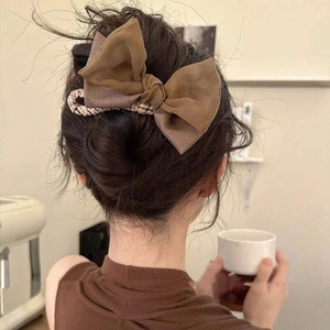 Eleganter brauner Netz-Haarclip mit Schleife für Damen im klassischen Dutt-Stil
