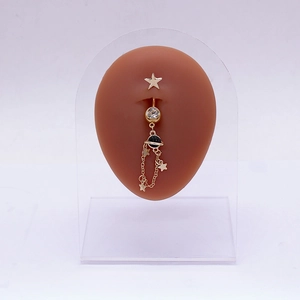 Piercing nombril doré avec pendentif étoile et planète serti de zircons brillants