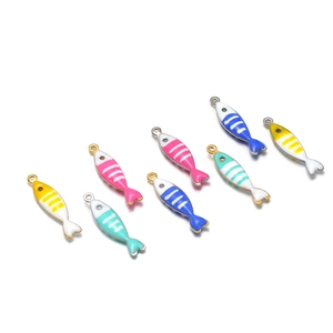 Lot de 8 pendentifs poissons colorés en émail et acier inoxydable doré pour création bijoux