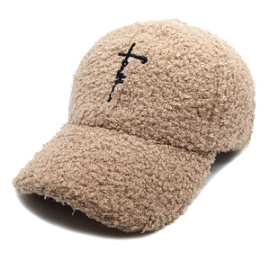 Casquette de baseball beige en polaire avec broderie croix pour l'hiver et l'extérieur