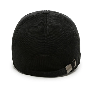 Vue arrière casquette baseball velours noir avec bride réglable en métal et texture