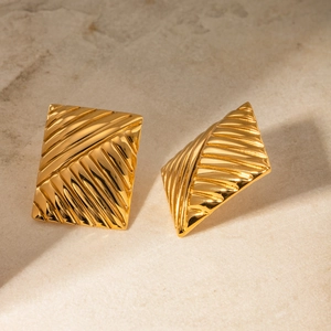 Macro shot of 18K gold-plated stainless steel rectangular earrings with chevron texture