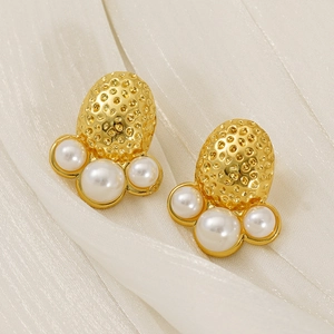Elegant 18K gold-plated stainless steel stud earrings with pearls and honeycomb texture