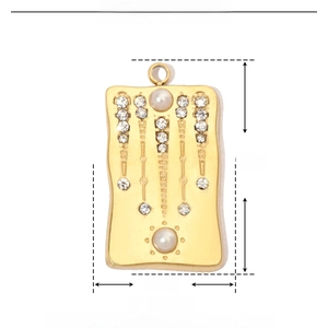Detailed product specs of gold-plated stainless steel pendant with pearls and rhinestones