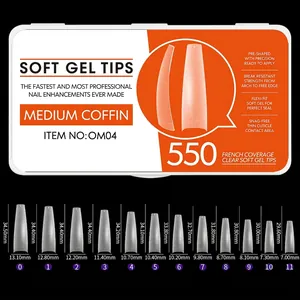 Guía de tallas para uñas de gel Medium Coffin con medidas detalladas de largo y ancho