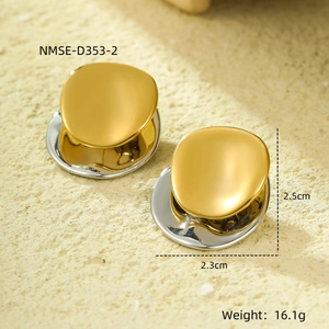 Detail view of two-tone gold and silver organic geometric earrings with size 2.5cm x 2.3cm