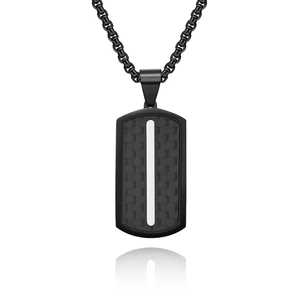 Collana da uomo con pendente militare in fibra di carbonio e catena a scatola nera
