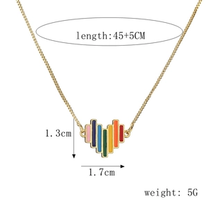 Detalles del collar con colgante de corazón arcoíris con cadena de 45+5cm y medidas