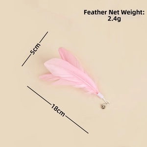 Detailansicht der rosa Feder-Katzenangel mit kleiner Metallglocke und Haken