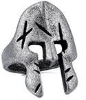 Nahaufnahme vom Spartanischen Helm Ring im Vintage Punk Look mit antiker Silberoberfläche
