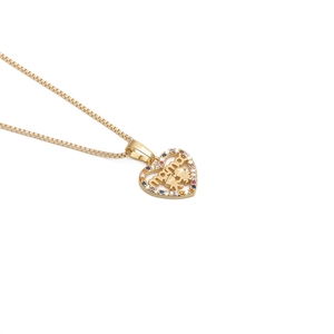 Collana a cuore dorata con scritta Mama, pietre colorate e catena veneziana per madri