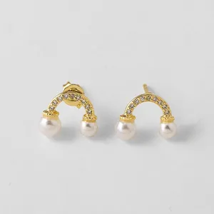 Boucles d'oreilles en forme de U plaqué or 18 carats avec perles et zircons