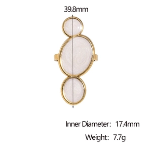 Spécifications de taille du anneau doré montrant 39,8 mm de hauteur et 17,4 mm de diamètre