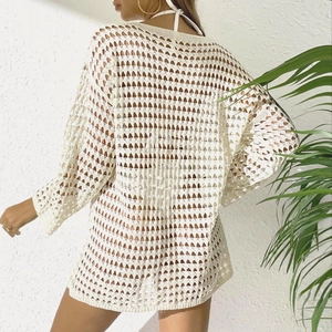 Vue macro de la texture en maille crochet géométrique blanche et du motif de plage