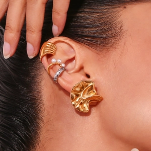 Irregular hammered 18K gold plated earrings with pearl and zircon ear cuff set
