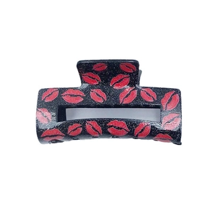 Romantic heart lip print hair claw with black glitter finish for stylish hair styling