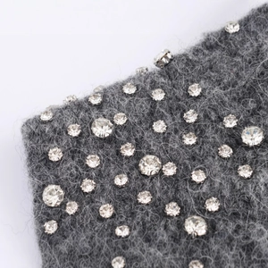 Schicker grauer ärmelloser Stehkragen-Strickpullover mit funkelndem Strassstein-Besatz