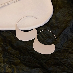 Minimalist silver sunshade hat shaped stainless steel earrings in geometric half-round design