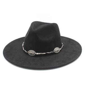 Chapeau fedora noir à large bord avec ornements argentés de style cowboy occidental